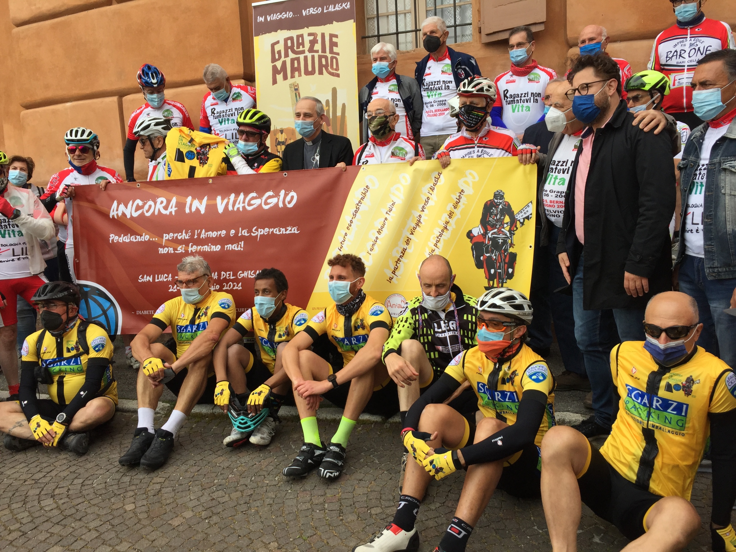 Gruppo ciclisti, over 70 e Giancarlo Maini